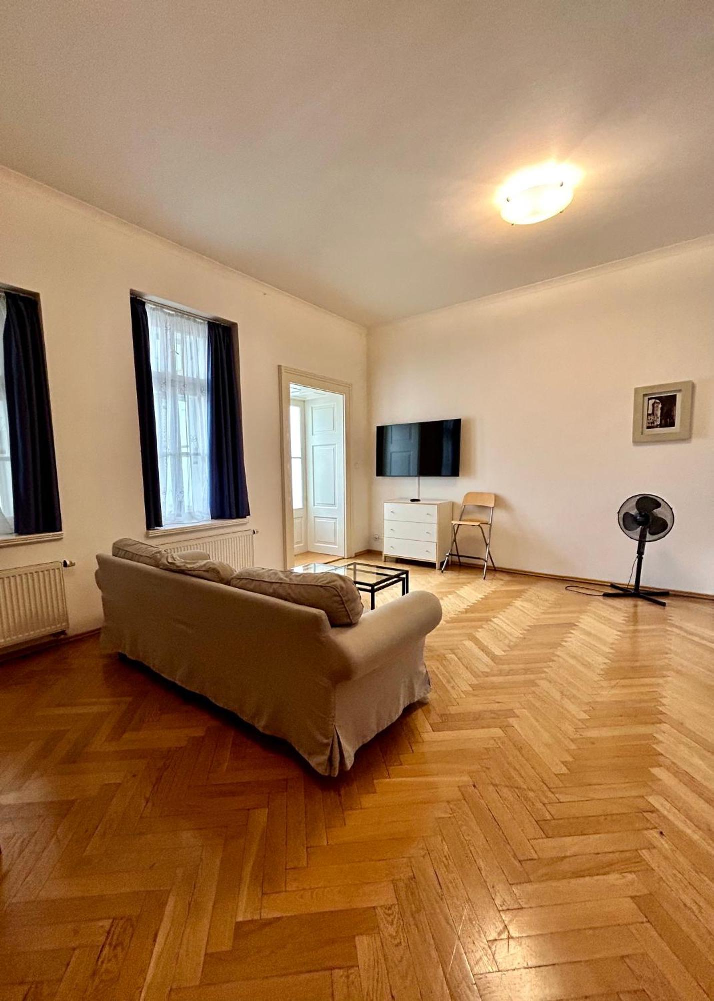 Quadrio Bedroom Central